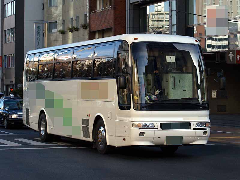 密かに開催される温泉乱交バスツアー【ワイセツ過ぎる大人の遠足の実態】