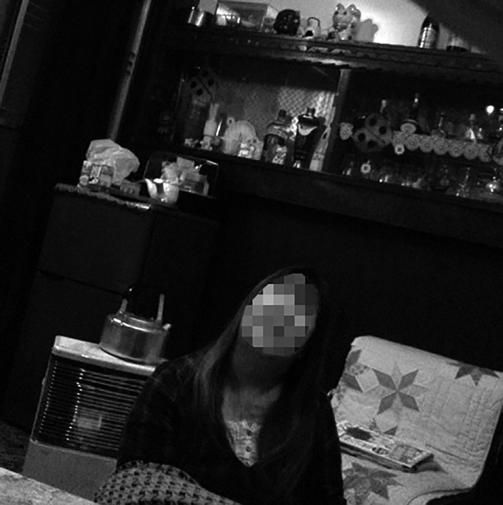 カメラを手にした途端怒声が響く緊迫の瞬間　こじんまりとした店
