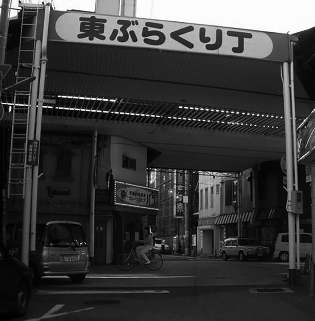 激しい客引き合戦が昼夜に繰り広げられた昼間から営業中のソープ街